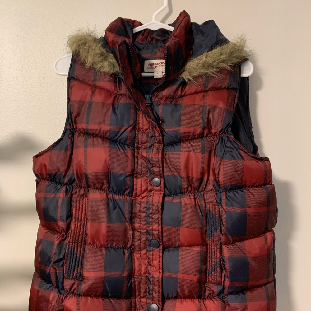 Women’s Vest navy/red plaid. M